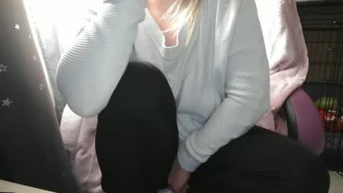 Lara online show from 02-18-25, 10:27