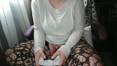 Lara online show from 02-25-25, 05:04