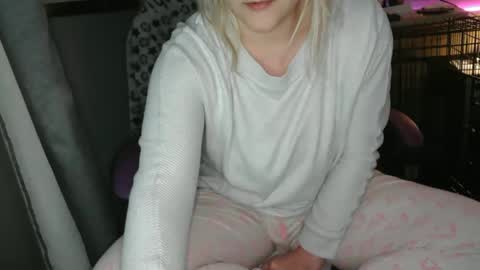Lara online show from 02-25-25, 10:39