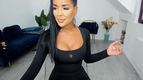 Snapshot of pussydollxx chatting on 04-23-26, 06:43 Andreea online show from 04-23-26, 06:43