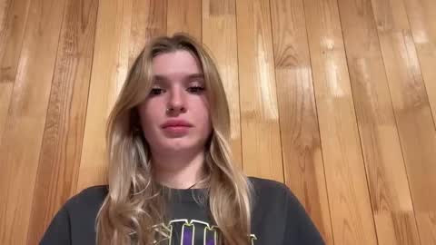 Lina online show from 09-25-25, 02:43