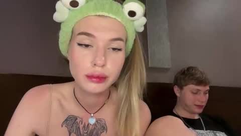 Lina online show from 10-17-25, 09:06