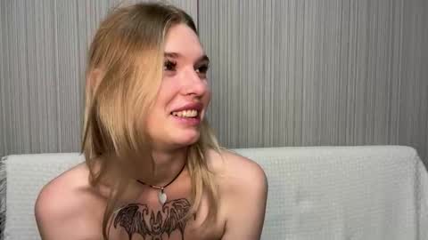 Lina online show from 11-21-25, 10:14