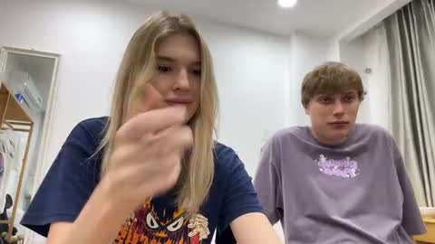 Lina online show from 11-30-25, 06:34