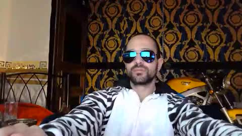 Qianos online show from 11-24-25, 03:56