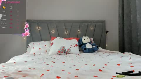 Kimi online show from 10-22-25, 04:24