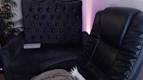 qt_luna18 online show from 12-06-24, 08:18