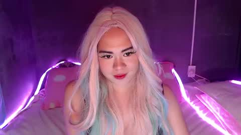 Snapshot of qt_luna18 chatting on 06-18-26, 09:14 qt_luna18 online show from 06-18-26, 09:14