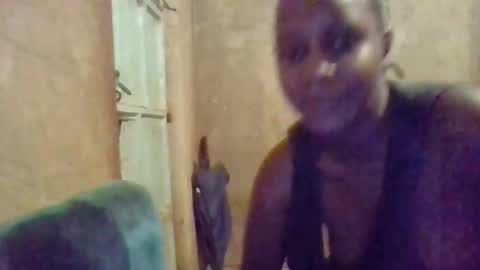 Snapshot of queen014 chatting on 11-09-25, 12:42 queen014 online show from 11-09-25, 12:42