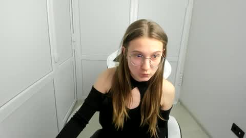 Amelie online show from 03-29-26, 07:30