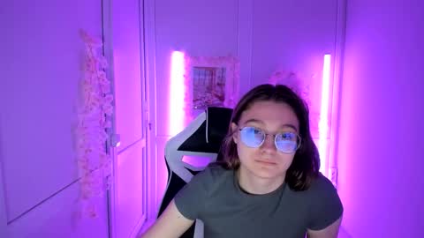 Amelie online show from 05-13-26, 08:12