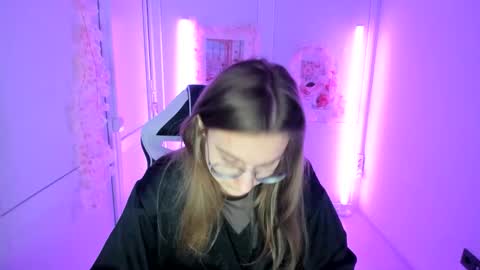 Amelie online show from 05-17-26, 08:12