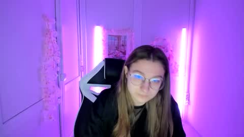 Amelie online show from 05-18-26, 08:09