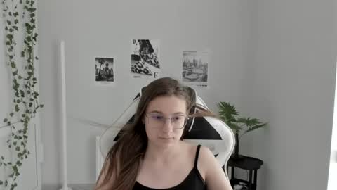 Amelie online show from 06-23-26, 09:07