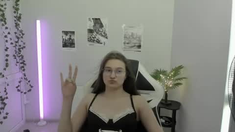 Amelie online show from 06-30-26, 09:21