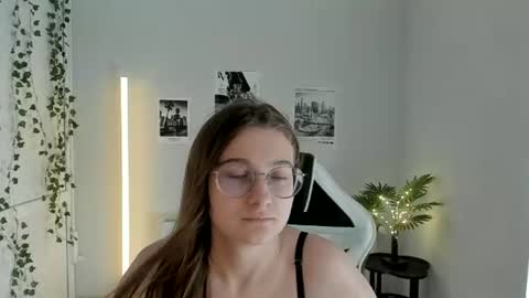 Amelie online show from 07-04-26, 07:36
