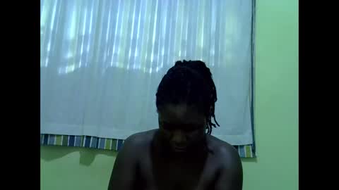 Snapshot of queen_diva01 chatting on 04-28-26, 07:02 queen_diva01 online show from 04-28-26, 07:02