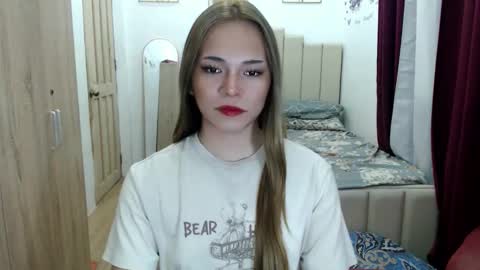 Snapshot of queen_heart0 chatting on 04-06-26, 03:04 shawny online show from 04-06-26, 03:04