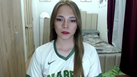 Snapshot of queen_heart0 chatting on 04-06-26, 11:00 shawny online show from 04-06-26, 11:00