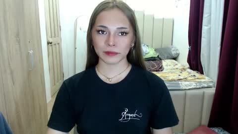 Snapshot of queen_heart0 chatting on 04-09-26, 10:31 shawny online show from 04-09-26, 10:31