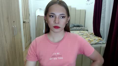 Snapshot of queen_heart0 chatting on 04-13-26, 02:50 shawny online show from 04-13-26, 02:50