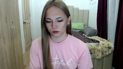 Snapshot of queen_heart0 chatting on 04-24-26, 02:36 shawny online show from 04-24-26, 02:36