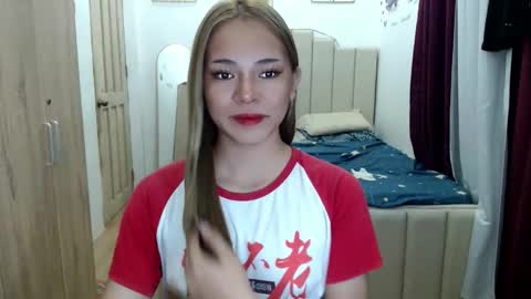 Snapshot of queen_heart0 chatting on 05-08-26, 12:38 shawny online show from 05-08-26, 12:38
