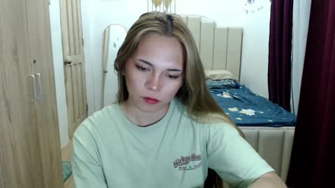 Snapshot of queen_heart0 chatting on 05-23-26, 01:55 shawny online show from 05-23-26, 01:55