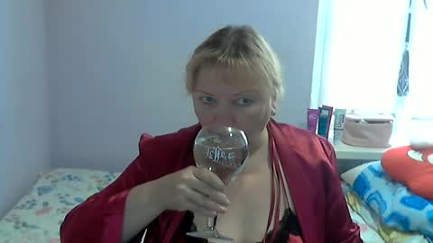 Snapshot of queen_jane8 chatting on 08-08-26, 11:01 queen_jane8 online show from 08-08-26, 11:01