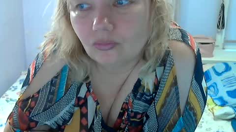 Snapshot of queen_jane8 chatting on 08-09-26, 03:28 queen_jane8 online show from 08-09-26, 03:28