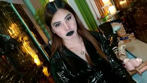 Snapshot of queen_kendalx19 chatting on 08-08-26, 11:01 Kendal online here from 6am-3pm philippine time online show from 08-08-26, 11:01
