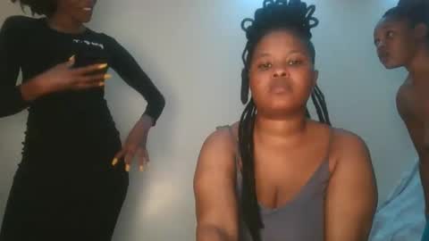 Snapshot of queen_kikih chatting on 02-10-26, 02:32 Queen kikih online show from 02-10-26, 02:32