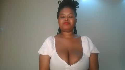 Snapshot of queen_kikih chatting on 02-19-26, 06:04 Queen kikih online show from 02-19-26, 06:04