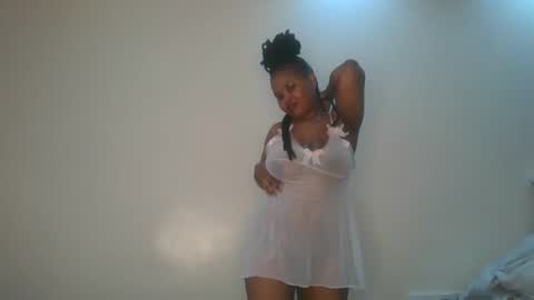 Snapshot of queen_kikih chatting on 02-27-26, 01:00 Queen kikih online show from 02-27-26, 01:00