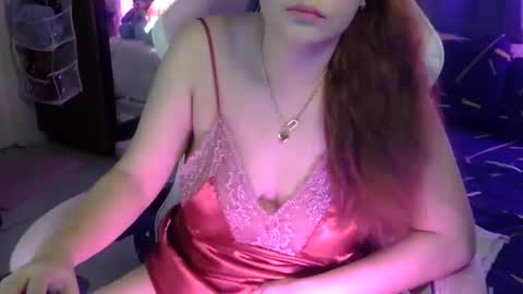 Snapshot of queen_kur chatting on 10-12-25, 04:06 QueenHennessy online show from 10-12-25, 04:06