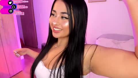 Snapshot of queen_liana chatting on 12-12-24, 07:30 Liana online show from 12-12-24, 07:30