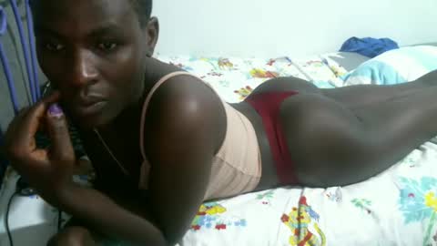 Snapshot of queen_mah chatting on 01-28-25, 03:36 Queen online show from 01-28-25, 03:36