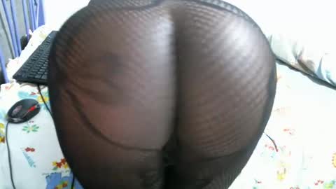 Snapshot of queen_mah chatting on 02-18-25, 05:42 Queen online show from 02-18-25, 05:42