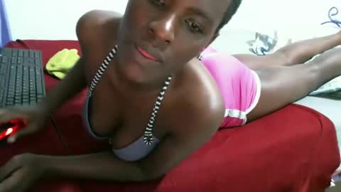 Snapshot of queen_mah chatting on 03-09-25, 03:16 Queen online show from 03-09-25, 03:16