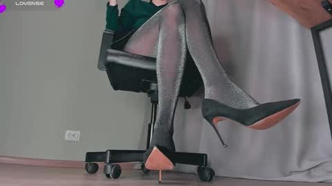 Carly online show from 10-23-25, 05:12