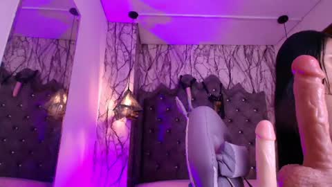 Snapshot of queen_nyxx chatting on 06-13-26, 02:42 QueenNyx online show from 06-13-26, 02:42