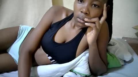 Snapshot of queen_slender chatting on 06-25-26, 06:51 queen_slender online show from 06-25-26, 06:51