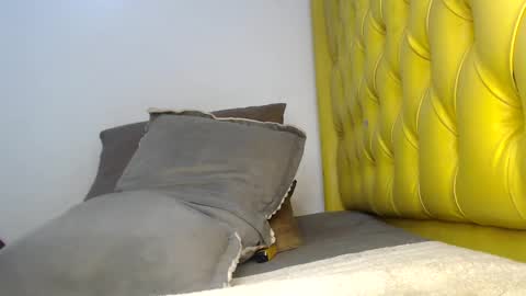 Snapshot of queen_tweakingbae chatting on 11-06-25, 02:45 valdonte online show from 11-06-25, 02:45