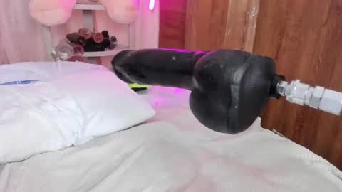 queen_yully online show from 03-06-25, 08:48