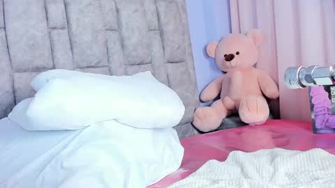 Snapshot of queen_yully chatting on 02-27-26, 07:25 queen_yully online show from 02-27-26, 07:25