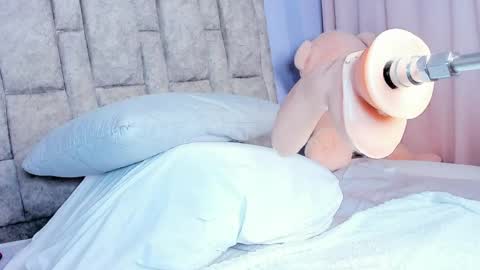 Snapshot of queen_yully chatting on 04-05-26, 11:51 queen_yully online show from 04-05-26, 11:51
