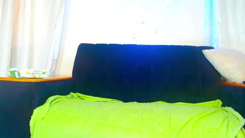 queen_zoe01 online show from 12-14-25, 09:14