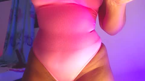 Snapshot of queenalya_ chatting on 09-14-25, 12:43 Ahlya online show from 09-14-25, 12:43