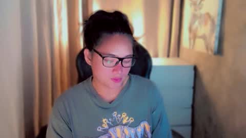 Snapshot of queenarthalia chatting on 09-29-25, 02:49 ARTHA online show from 09-29-25, 02:49