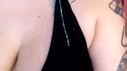queenbea1369 online show from 06-21-26, 12:52